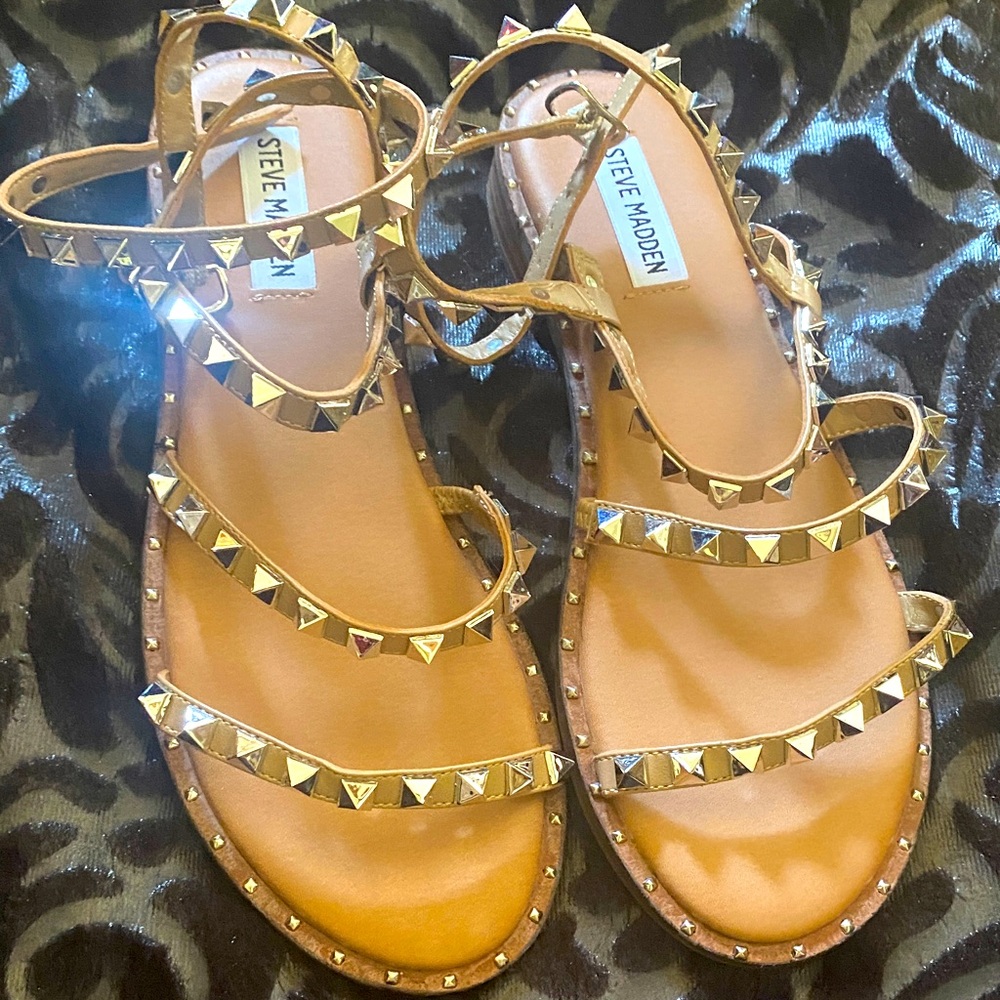 Steve Madden Tan Pyramid-Stud Strappy Sandals😻🍒